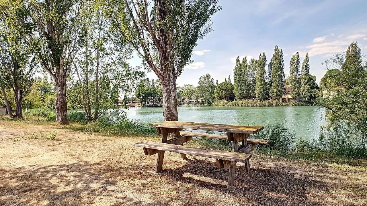 Appartement village 9 en résidence de vacances en Camargue Arles France
