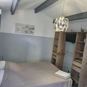 Appartement Cosy Avec Terrasse, Arles